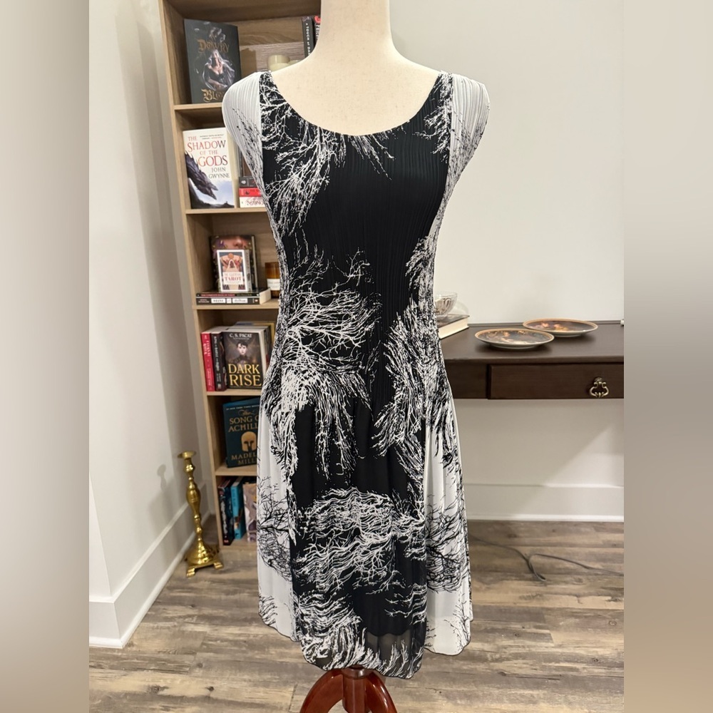 VEECA | Black and White Pleated Dress XS